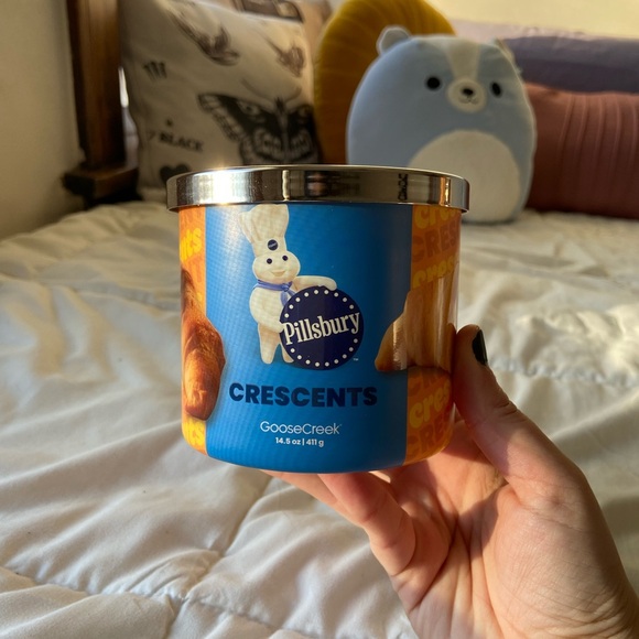 NWOT Pillsbury x GooseCreek Crescent Roll Scented 3-Wick Large Candle - Picture 2 of 7